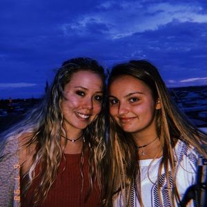 Meet your Posher, Caitlin